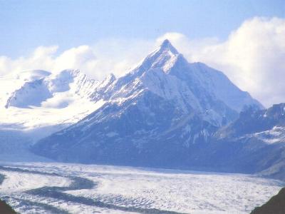 ラグー氷河とドジサンド峰(6260m)